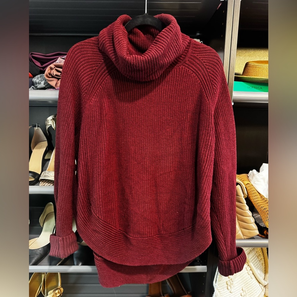 LIKE NEW! 100% Wool Universal Standard Sweater